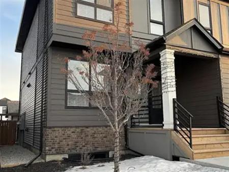 Beautiful Townhouse (Almost new) - Silverton Community | 48 Silverton Glen Green Southwest, Calgary