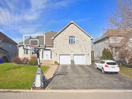 MAGNIFIQUE MAISON 4 CHAMBRES À AYLMER