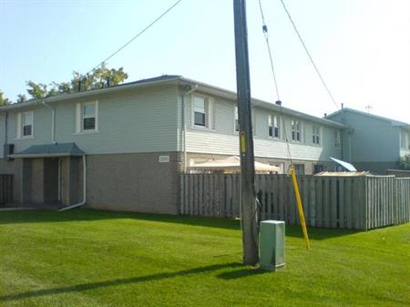 Sherwood Court | 2097 Meadowbrook Road, Burlington