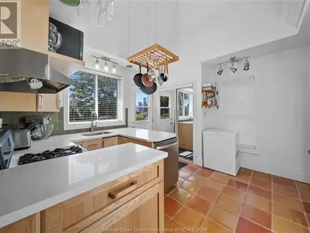231 GLADSTONE | 231 GLADSTONE, Windsor