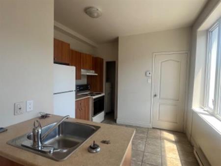 3 ½ à louer – Saint-Sauveur – dispo maintenant