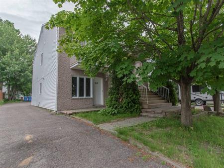 Logement 4 1/2 à louer St-Jérôme pour le 15 août 1 350$
