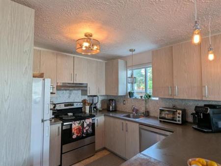 4-1/2 + 1 grand local (buanderie et rangement)