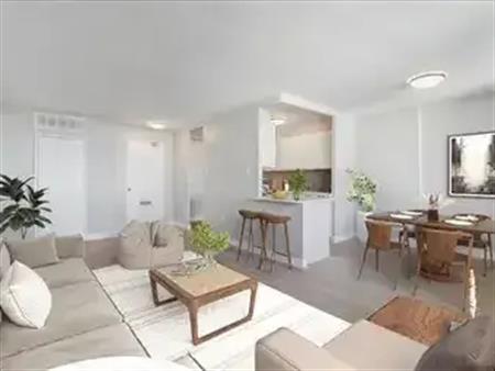 Lambeth House | 4 Goldfinch Court, Toronto