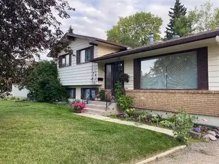 🏡 4 Bedroom 2 Bathroom Renovated House for Rent with Detached Garage 🏡 | 30 Malcolm Crescent, Red Deer