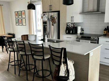 Magnifique 6 1/2 - IDEAL POUR FAMILLE - 2 SALLES DE BAIN