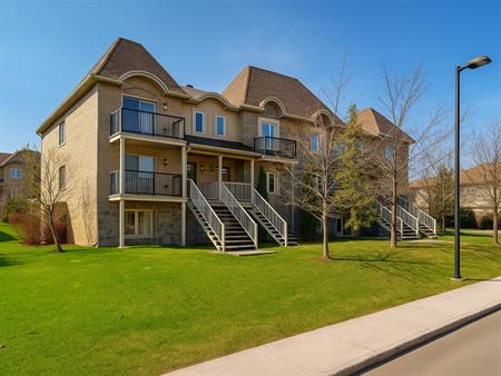 4 ½ Condo – 2 Chambres + Stationnement