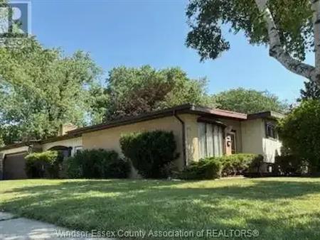 1690 ST. GABRIEL CRESCENT | 1690 ST. GABRIEL CRESCENT, Windsor