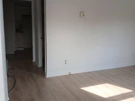 Appartement à louer - Vieux-Longueuil : 4 et demi, à l'étage