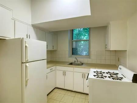 Lennox-Deacon | 6210 Chemin Deacon, Montreal