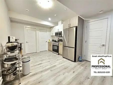 Spacious Legal Suite in Keswick | In-Suite Laundry | Extra Den | Cats OK | 8020 Kiriak Link Southwest, Edmonton