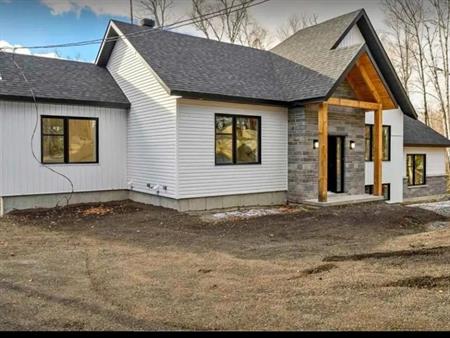 Duplex - Logement 3 chambres à coucher 2 salles de bain