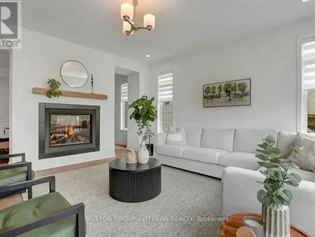 908 DUXBURY LANE | 908 DUXBURY LANE, Ottawa