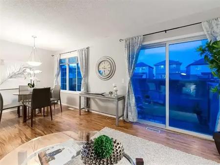 Cozy Townhouse w/ 3 Bedrooms + den, 2.5 Baths, and fully developed basement | Calgary