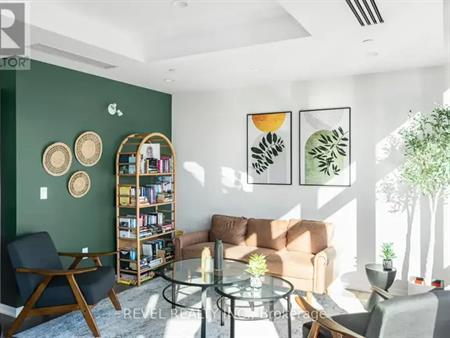 408 - 3998 VICTORIA AVENUE | 408 - 3998 VICTORIA AVENUE, Lincoln