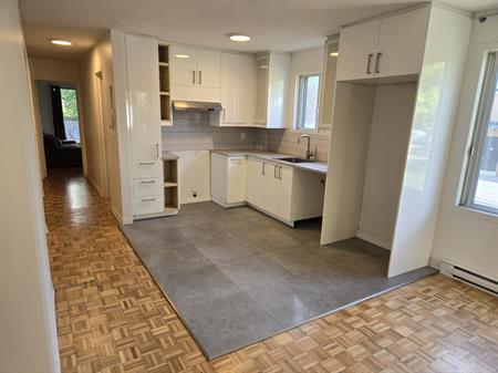 Appartement 5 1/2 Style Condo Sur 2 étag