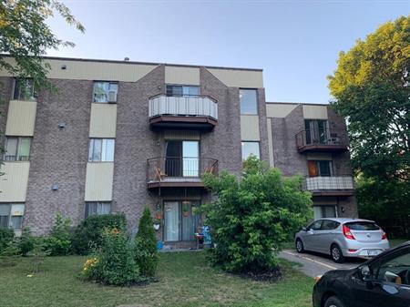 DORVAL, 4 1/2 à louer tout rénové!