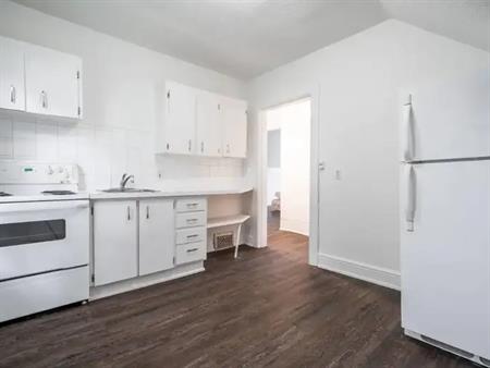 Upper- 2-4 Peel Street | 4 Peel Street, Barrie