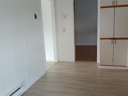 Appartement à louer - Vieux-Longueuil : 4 et demi, à l'étage