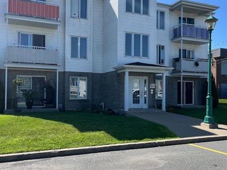 4 1/2 Saint-Basile-le-Grand, centre-ville, logement style condo, rez-de-chaussée