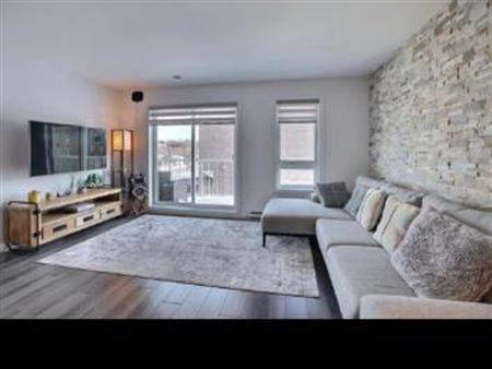 A louer condo 5 1/2