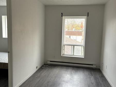 Immeuble - 103-105 King Est Joli 3 1/2 Centre Ville De Sherbrooke
