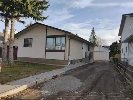5 Bedroom House for rent in Falconridge | 8 Fallingworth Bay Northeast, Calgary