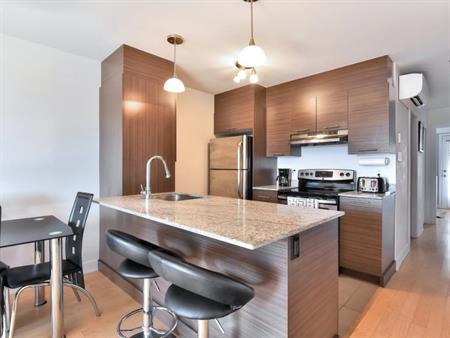 Beau condo avec garage intérieur à louer