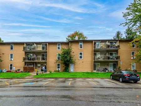Park Place on Village Green Apartments | 625, 635 & 645 Village Green Ave., London