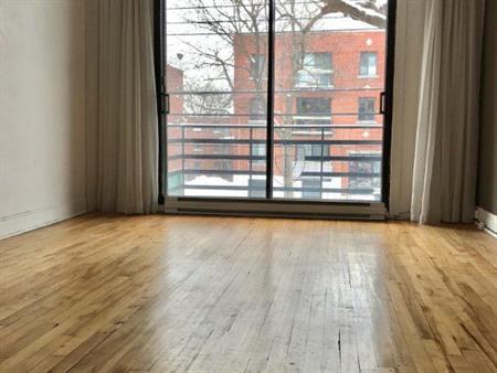 TRES GRAND 41/2 DANS LE HAUT DE COTE DES NEIGES LIMITE OUTREMONT ET VILLE MONT -ROYAL