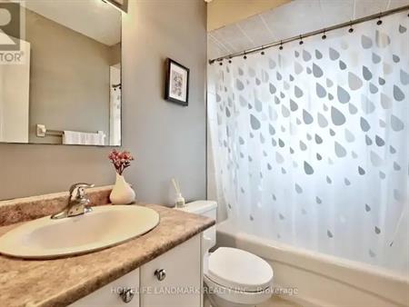 33 BUGELLI DRIVE S | 33 BUGELLI DRIVE S, Whitby