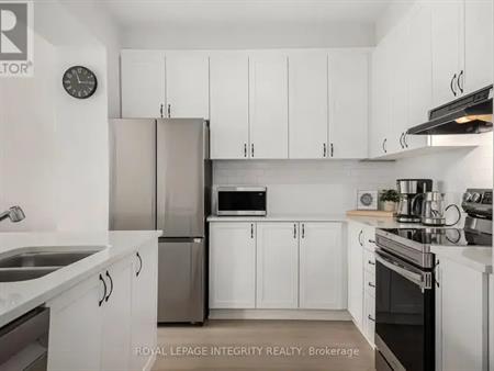 35 STITCH MEWS | 35 STITCH MEWS, Ottawa