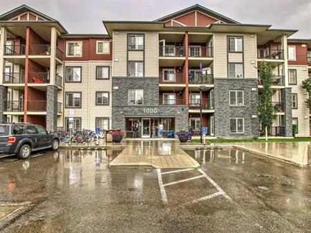 This meticulously maintained top-floor unit offers 2 bedroo | 1416 - 81 Legacy Boulevard Southeast, Calgary