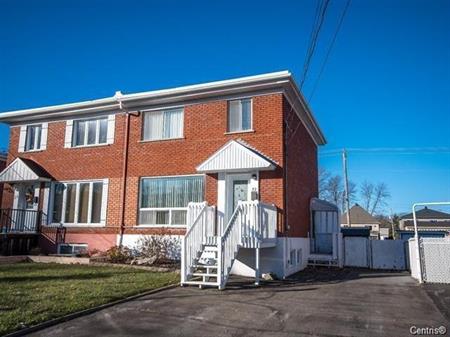 Magnifique maison jumelée au cœur du quartier Le Bassin à Châteauguay
