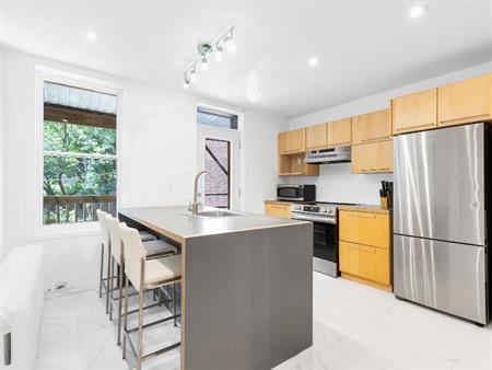 Grand 5½ entièrement meublé sur le Plateau, disponible à partir du 1er septembre 2025 - Sherbrooke St.