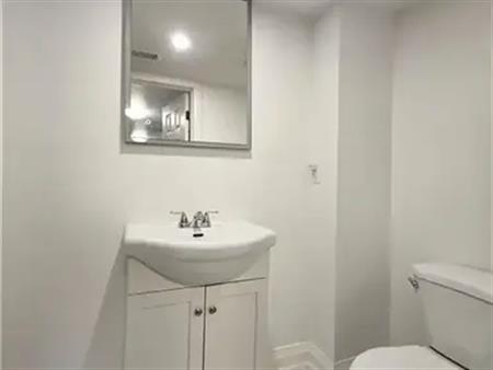 1 ROBINSON Street N Unit# MAIN FLR | 1 ROBINSON Street N Unit# MAIN FLR, Grimsby
