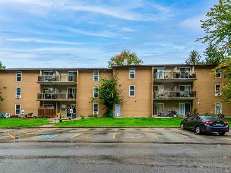 Park Place on Village Green Apartments