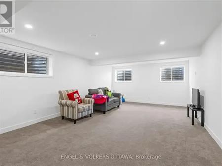 12 WHOOPING CRANE RIDGE | 12 WHOOPING CRANE RIDGE, Ottawa