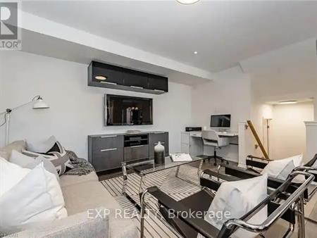 8 STRATUS STREET | 8 STRATUS STREET, Kitchener