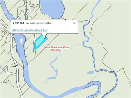 Petit chalet inclus 5 lots de terrains 325 000 pieds carrés vendu séparément ou non St-Alexis des Monts