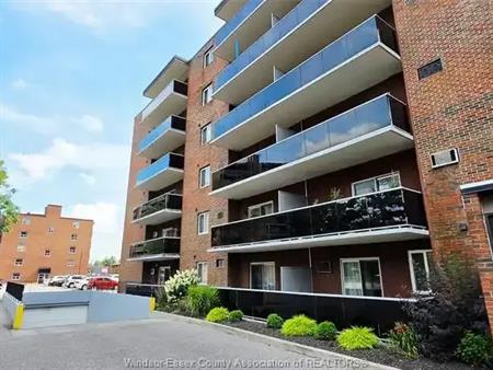 3905 RIVERSIDE DRIVE East Unit# 202 | 3905 RIVERSIDE DRIVE East Unit# 202, Windsor