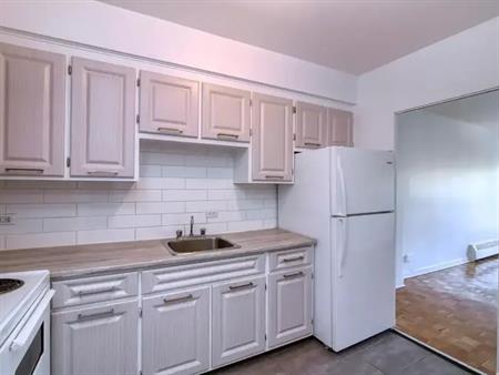 2400 Van Horne Street | 2400 Van Horne, Montreal