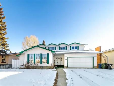 UNIVERSITY/LRT/BUS/- CLEAN, SPACIOUS 2 STRY W/ DBL GRGE - 4+1BDRM+3.5BA | 5644 Dalhousie Drive Northwest, Calgary
