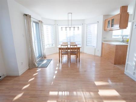 Grand condo lumineux a louer St- hubert 4 1/2