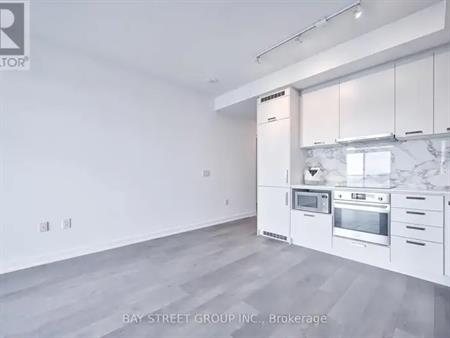 806 - 38 HONEYCRISP CRESCENT | 806 - 38 HONEYCRISP CRESCENT, Vaughan