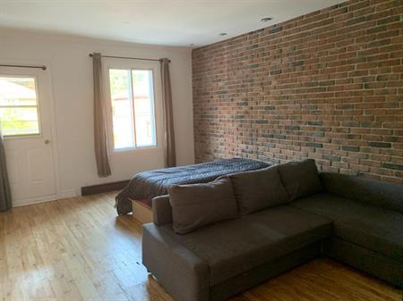 Loft 3 ½ Tout Inclus/Meublé à Louer