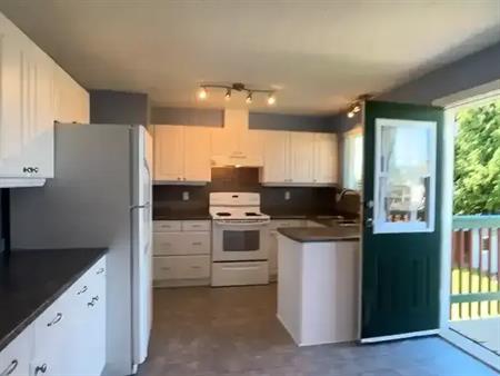 4 Bedroom, 1.5 Bathroom, Upper-Level House, Ladner, BC | 4693 55 Street, Delta
