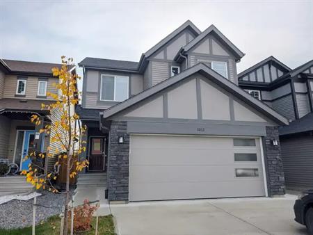 UPPER 1002 Daniels Loop Southwest | 1002 Daniels Loop Southwest, Edmonton