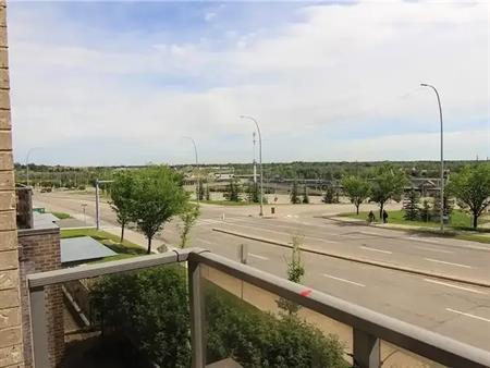 STUNNING WALK UP TOWNHOME, CLOSE TO FISH CREEK PARK & LRT ACROSS THE STREET | 10 Shawnee Hill SW, Calgary
