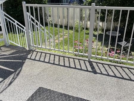 5 1/2 Avec Garage Et Cour Privée